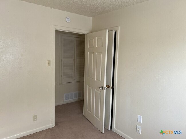 Building Photo - 804 Jefferis Ave