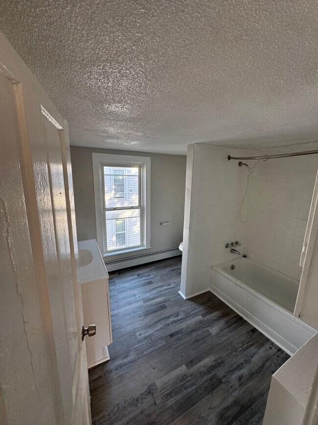 Building Photo - Beautiful 3 bedroom/Fulton