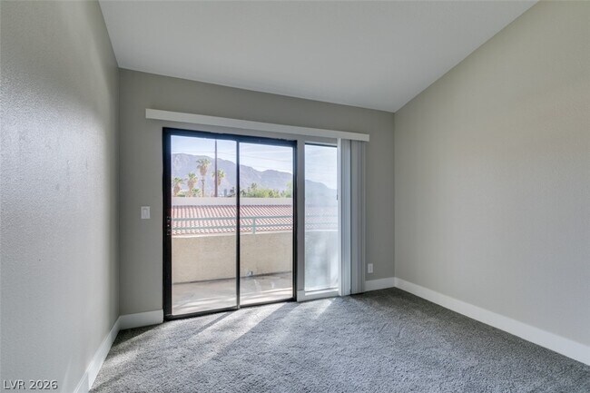 Building Photo - 930 N Sloan Ln