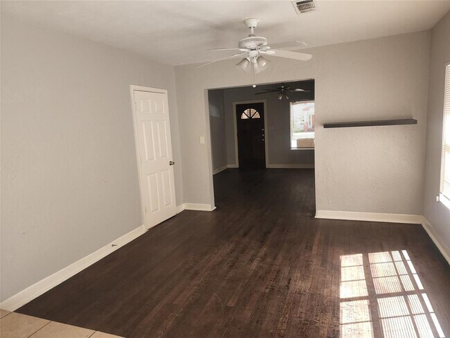 Building Photo - 4203 Polk St