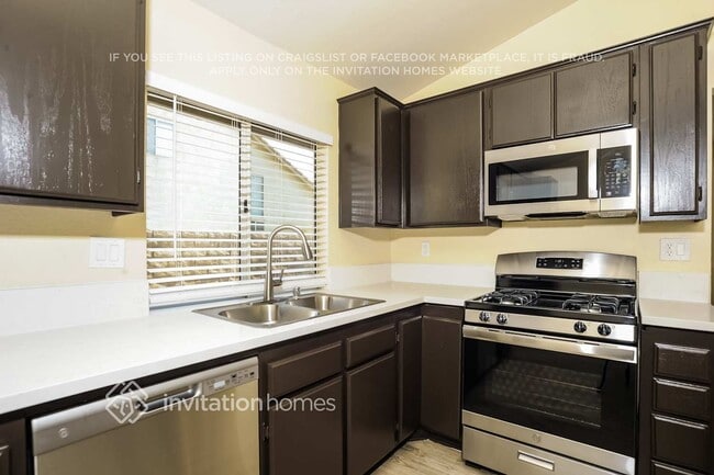 Building Photo - 39826 Milan Dr