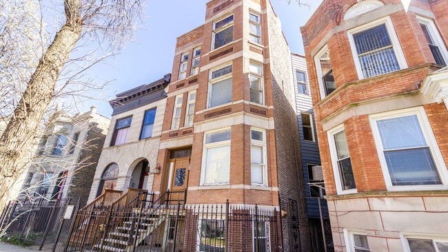 Primary Photo - 3227 W Beach Ave
