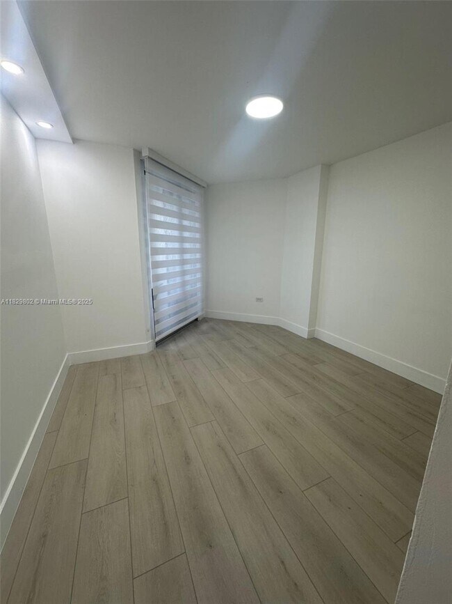 Building Photo - 5555 Collins Ave