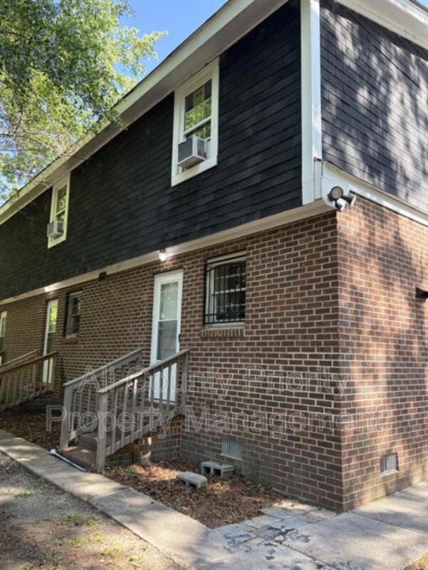 Building Photo - 1706 Carolina St E