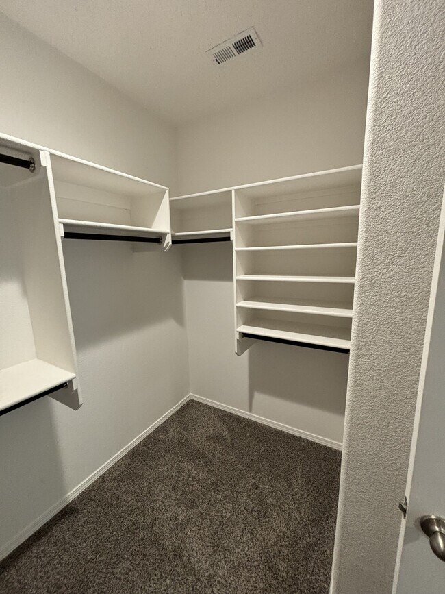 Building Photo - 598 Turmalina Dr SE