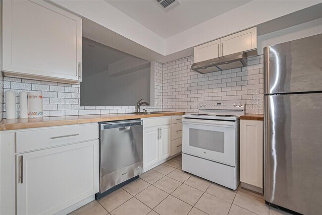 Building Photo - 7805 Rue St Cyr St