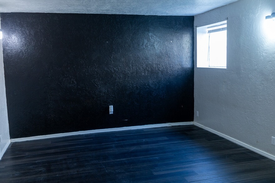 Building Photo - 2233 S 2nd Ave