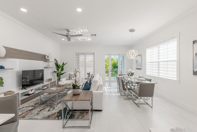 Building Photo - 4674 SE Manatee Way