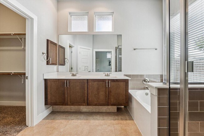 Building Photo - 5412 Gooding Dr
