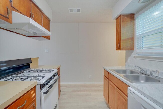Building Photo - 1206 Westcott Dr