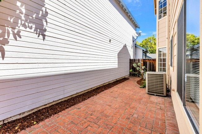 Building Photo - 39737 Potrero Dr