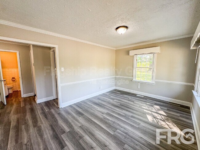 Building Photo - 610 3rd St