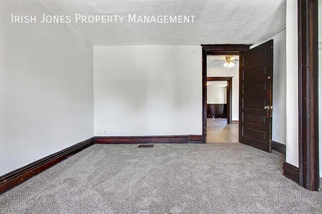 Building Photo - 935 Niagara St