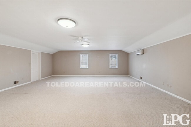 Building Photo - 3835 Hillandale Rd