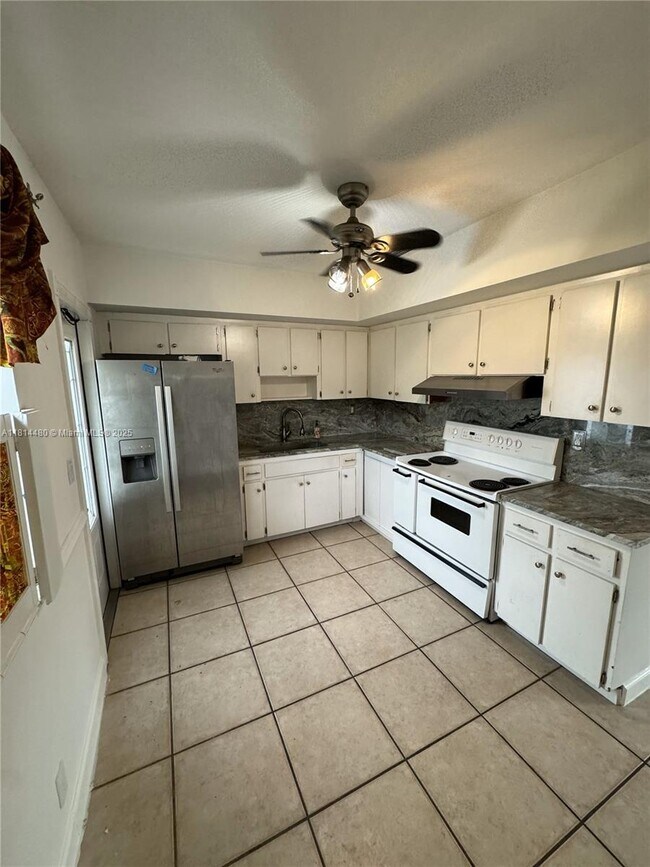 Building Photo - 4071 SW 51st St