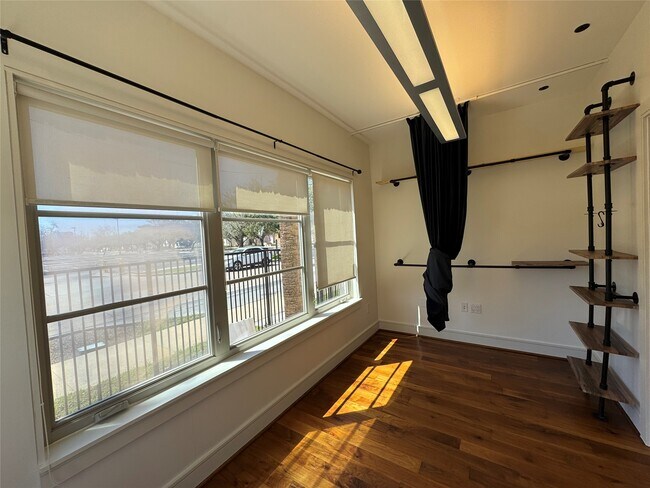 Building Photo - 1509 Holman St