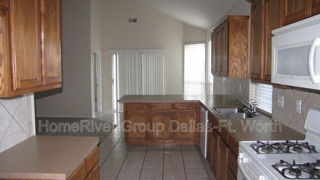 Building Photo - 6353 Ferncreek Ln