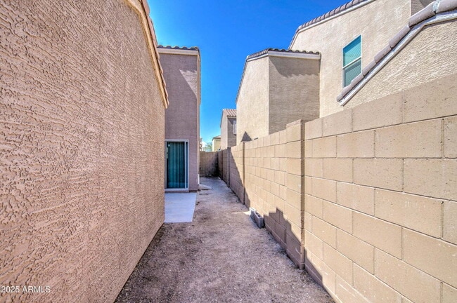 Building Photo - Tuscano Beauty