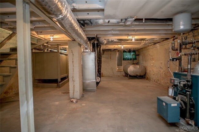 Building Photo - 2302 Maplewood Ave