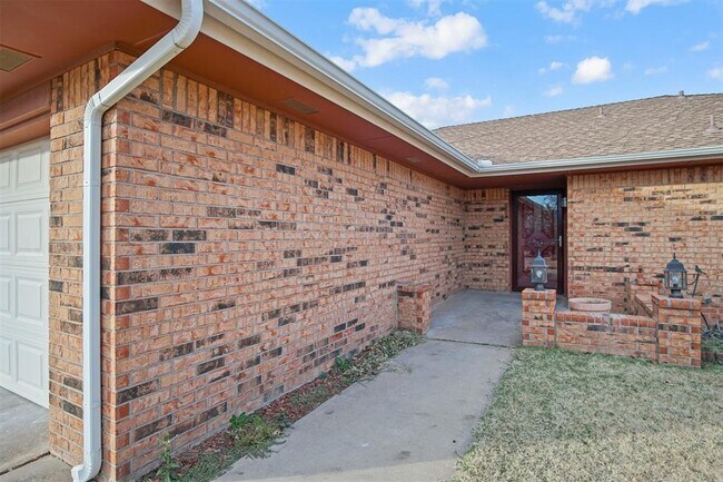 Building Photo - 1125 N Patterson Dr