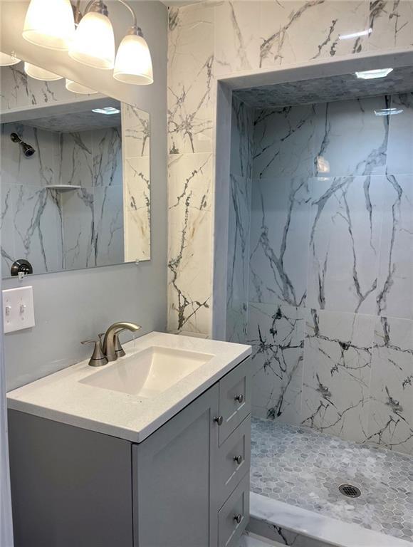 Building Photo - 44 Maple Ave