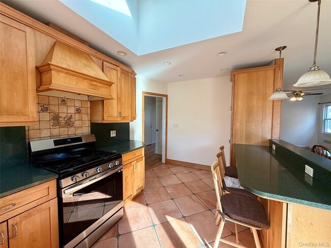 Building Photo - 518 W Olive St