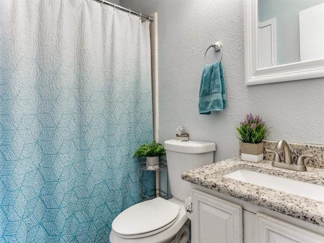 Building Photo - 6008 Meadowdale Rd