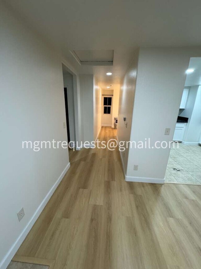 Building Photo - 11943 Olive St