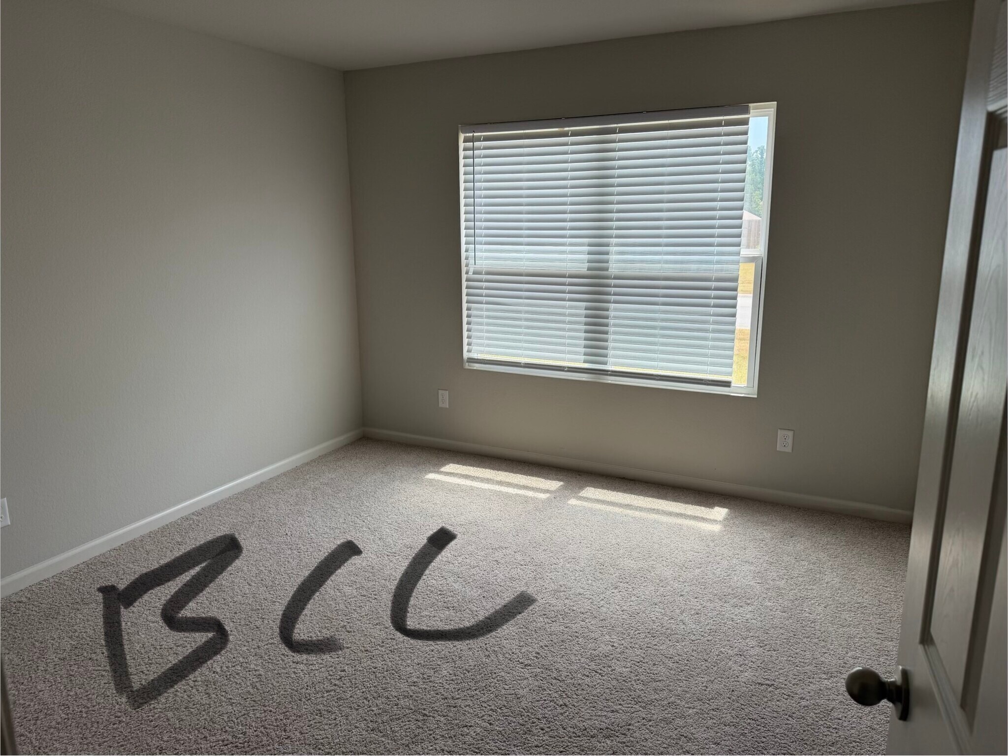 Building Photo - 110 Sunland Dr