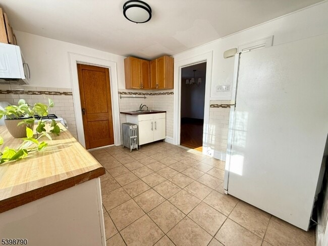 Building Photo - 19 Harding St