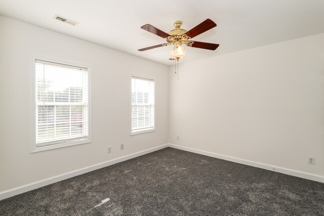Building Photo - 110 Overhill Dr