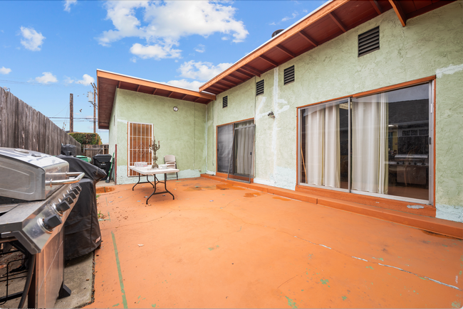 Building Photo - 4 Bed/2 Bath House - Walk to SDSU!