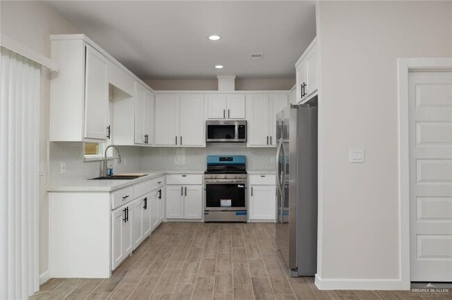 Building Photo - 609 E Interstate Hwy 2