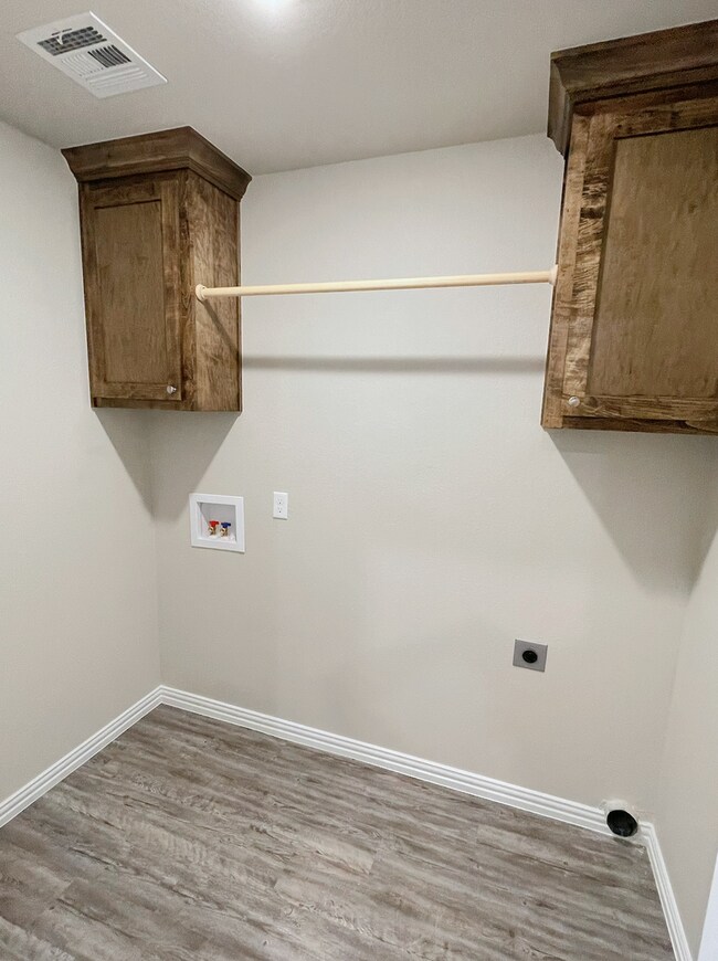 Building Photo - Beautiful 3/2 home near Lake Durant