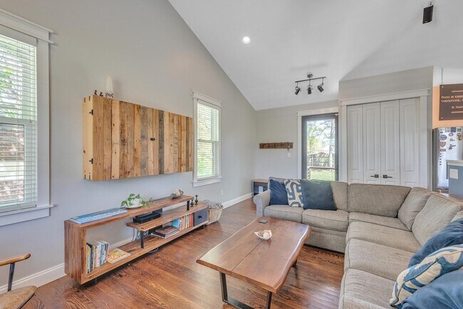 Building Photo - 6416 Edsel Dr