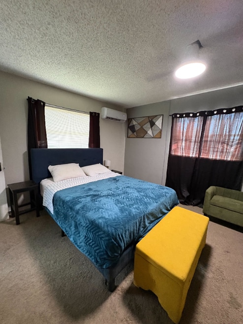 Building Photo - 4440 NW 15th Ave