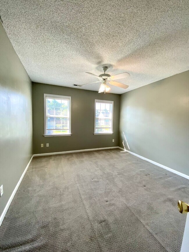 Building Photo - Beautiful 4 Bedroom Home In Hunter's Creek