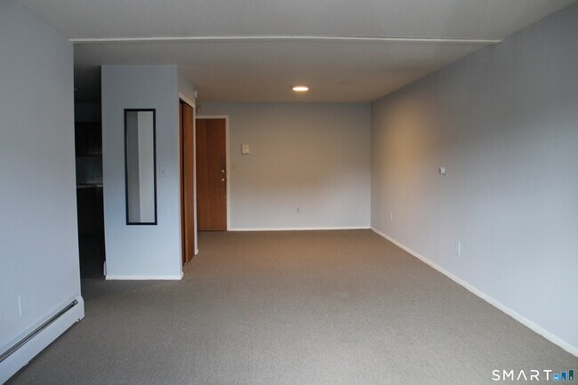Building Photo - 87 Meadow St