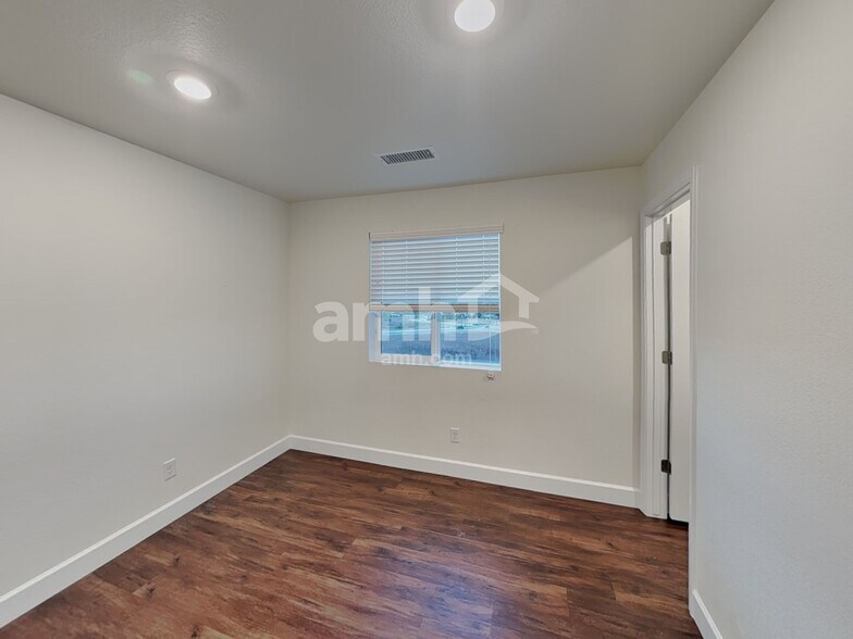 Building Photo - 14982 W 82nd Pl