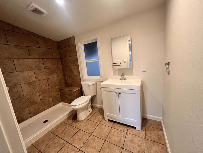 Building Photo - 26786 Clarkford St