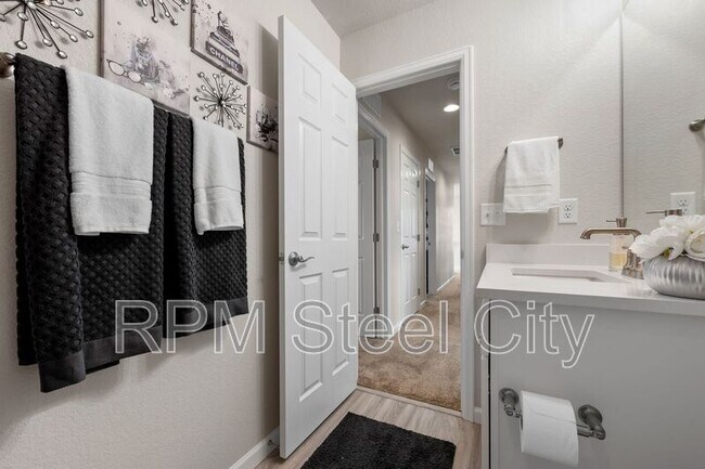 Building Photo - 1905 Manassa St