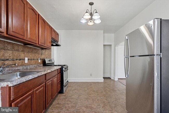 Building Photo - 903 W Duncannon Ave