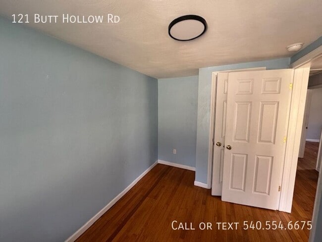 Building Photo - 121 Butt Hollow Rd