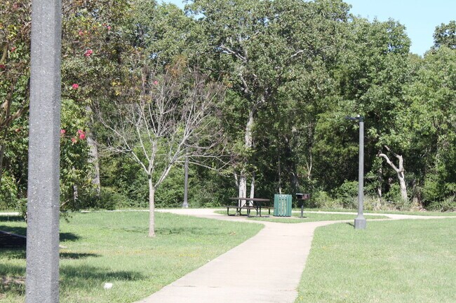 Building Photo - 2403 Bosque Dr