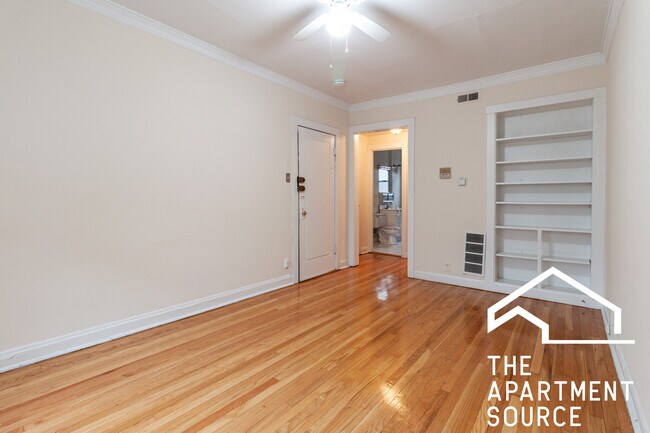 Building Photo - 3002 N Racine Ave