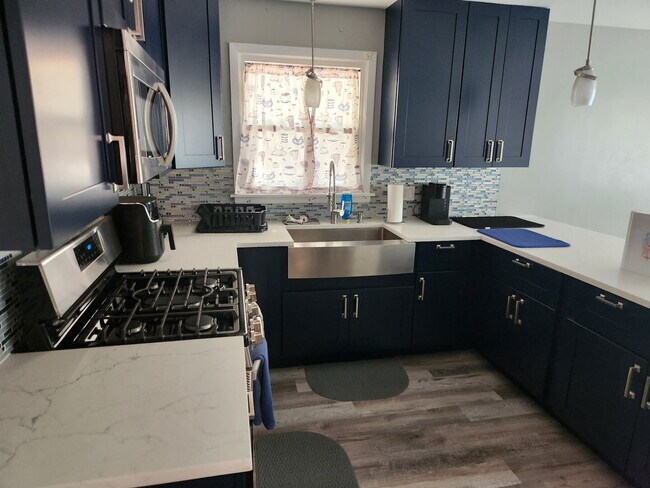 Building Photo - 368 Luella Ave