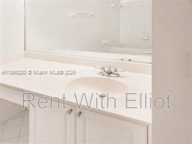 Building Photo - 2731 Ocean Club Blvd