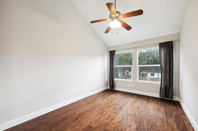 Building Photo - 1727 S Kirkwood Rd