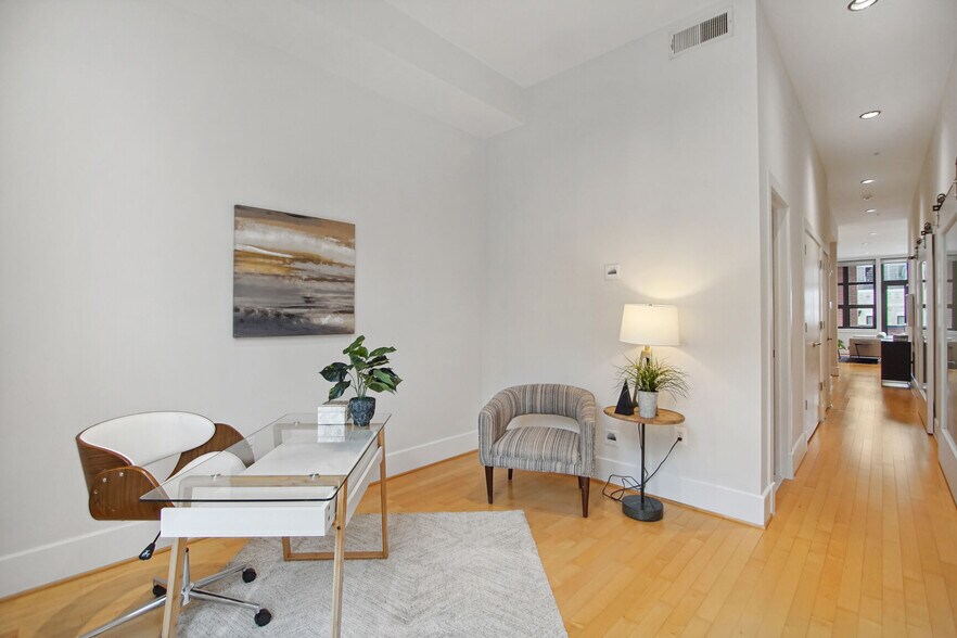 Building Photo - 2117 10th St NW