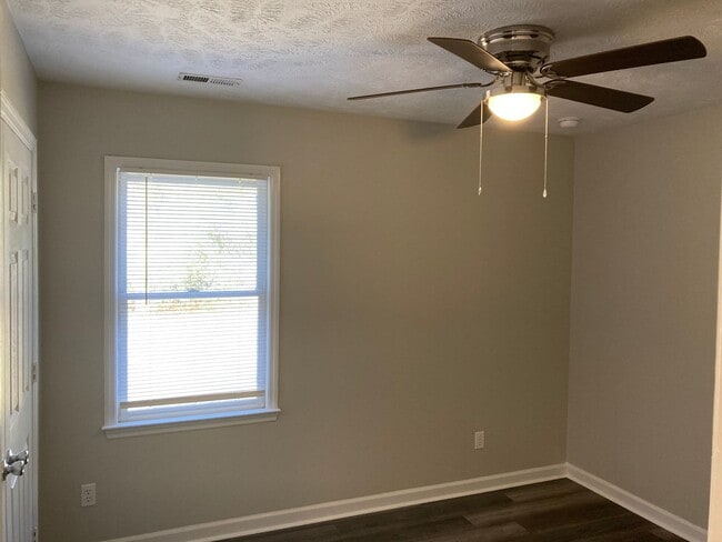 Building Photo - Newly Remodeled 3 br/2 bath Ranch Home! Minutes from Ft. Bragg, Downtown Fayetteville.